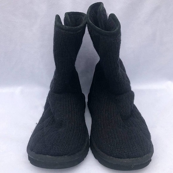 UGG Australia Mountain Black Quilted Short Boots - Picture 6 of 7